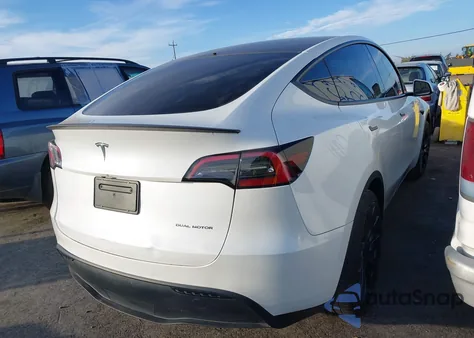 2022 Tesla Model Y Performance Dual Motor All-Wheel Drive z USA, uszkodzony, nr VIN 7SAYGDEF0NF493323